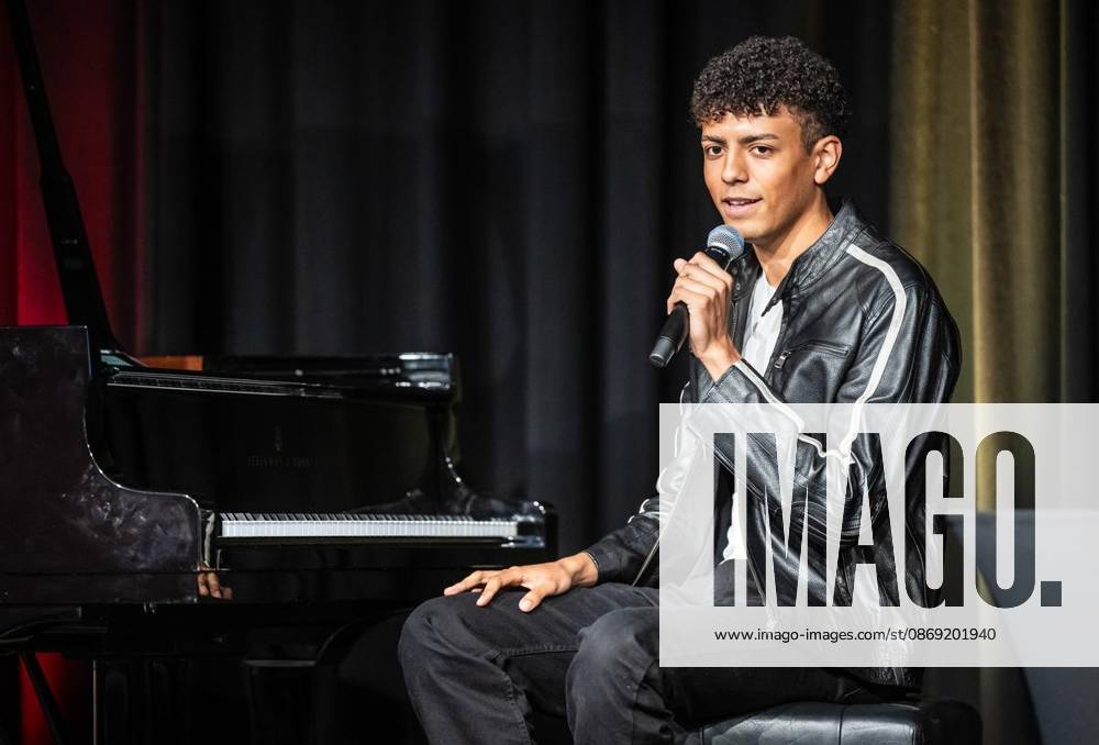 Der junge Pianist Louis Philippson spielt am Sonntag, 11.10.2026, bei der Verleihung der Ehrenbürgerschaft an Helge Schneider in der Stadthalle Mülheim an der Ruhr. Deutschland NRW Mülheim an der Ruhr