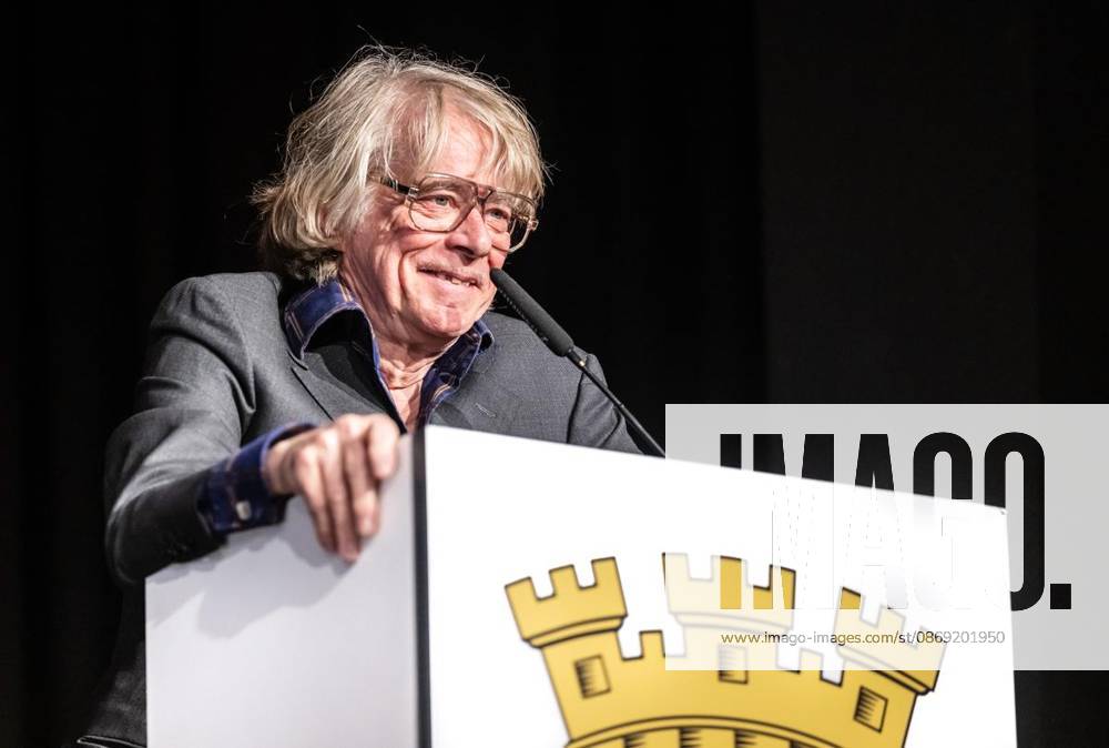 Der Musiker und Komiker Helge Schneider spricht am Sonntag, 11.10.2026, zu den geladenen Gästen in der Stadthalle Mülheim an der Ruhr. Er wurde soeben zum Ehrenbürger seiner Geburts- und Heimatstadt ernannt. Deutschland NRW Mülheim an der Ruhr