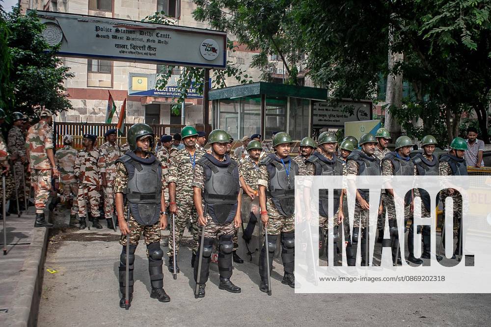 Protest to demand resignation of India s chief election commissioner in New Delhi NEW DELHI, INDIA - OCTOBER 11: Indian police officers take security measures during a mass protest organized by the Cockroach Janta Party (CJP) in New Delhi, India on October 11, 2026. Demonstrators gathered to demand the resignation of Chief Election Commissioner Gyanesh Kumar over alleged electoral roll irregularities and revisions. Yousuf Sarfaraz Anadolu New Delhi India. Editorial use only. Please get in touch for any other usage.