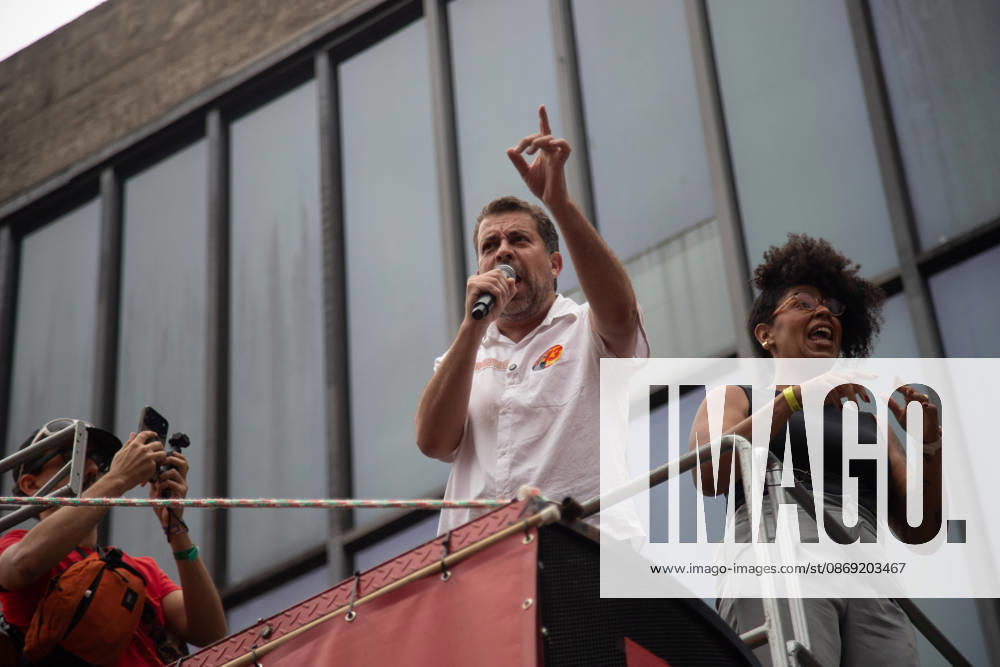 SaO PAULO, SP - 11.10.2026: ATO EM APOIO A LULA SP - Students, social movements and supporters of President Luiz Inacio Lula da Silva are holding an event throughout this Sunday (11) in anticipation of the second round of elections. With a gathering in front of MASP, the event continues to Praca Roosevelt, in the central area of Sao Paulo, SP. x3029223x RodileixMorais