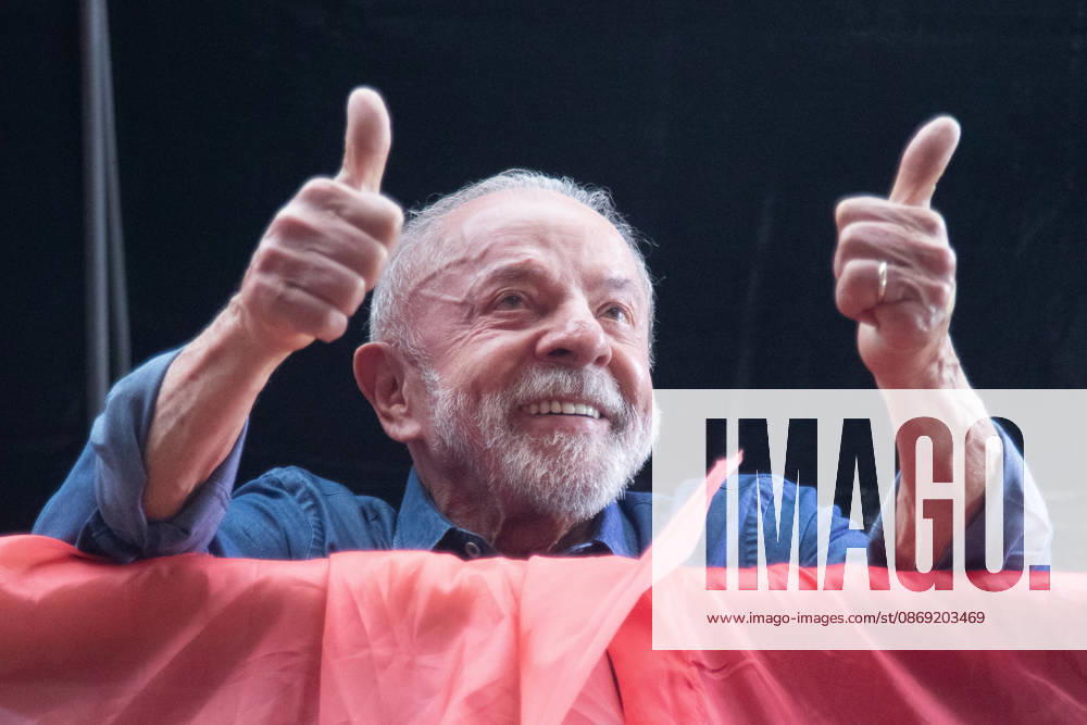 SaO PAULO, SP - 11.10.2026: ATO EM APOIO A LULA SP - Students, social movements and supporters of President Luiz Inacio Lula da Silva are holding an event throughout this Sunday (11) in anticipation of the second round of elections. With a gathering in front of MASP, the event continues to Praca Roosevelt, in the central area of Sao Paulo, SP. x3029224x RodileixMorais