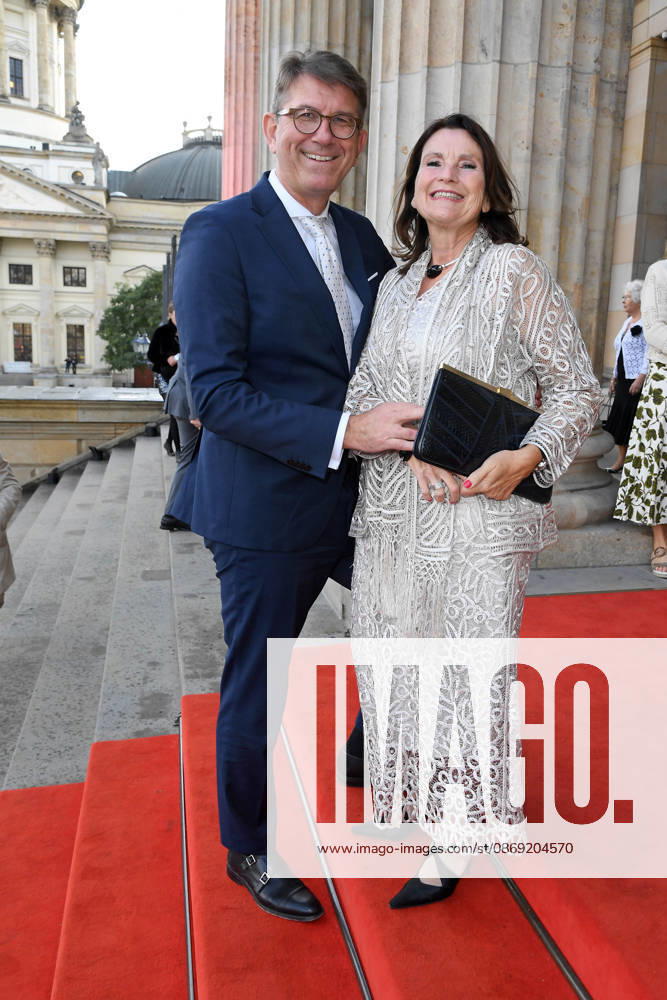 Wolfram Weimer mit Ehefrau Christiane Goetz-Weimer beim OPUS KLASSIK 2026 im Konzerthaus am Gendarmenmarkt in Berlin am 11.10.2026