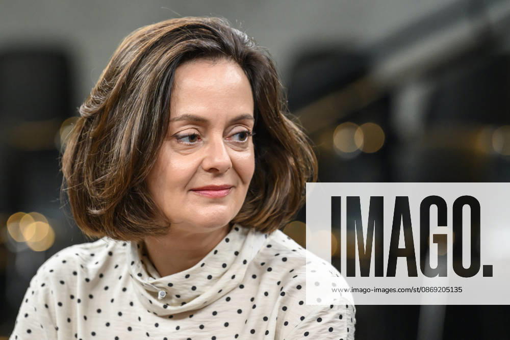Im Bild v.l.: Julia Löhr, Wirtschaftskorrespondentin, Frankfurter Allgemeine Zeitung, GER, Berlin, Studio, zu Gast bei - Caren Miosga, Polittalk, TV, Format, Das Erste, aus Berlin Adlershof - am Studio 20, Thema: Wie kommt die Regierung aus der Krise, Herr Söder? 11.10.2026,