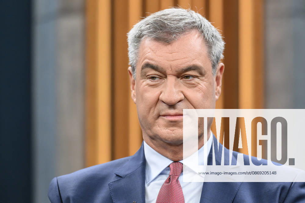 Im Bild v.l.: Markus Söder, Ministerpräsident Bayern, CSU, GER, Berlin, Studio, zu Gast bei - Caren Miosga, Polittalk, TV, Format, Das Erste, aus Berlin Adlershof - am Studio 20, Thema: Wie kommt die Regierung aus der Krise, Herr Söder? 11.10.2026,