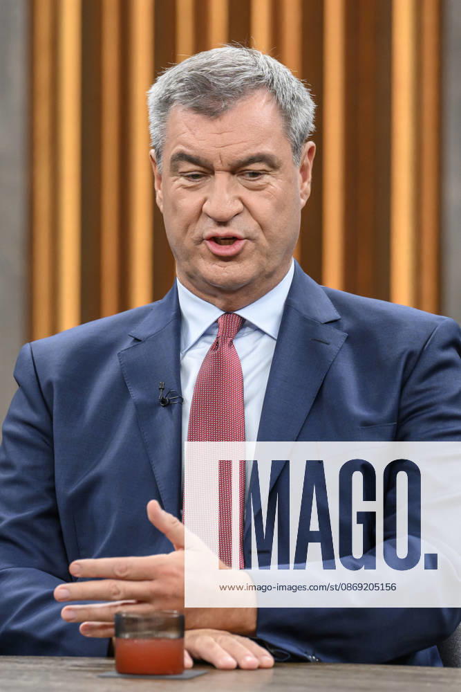 Im Bild v.l.: Markus Söder, Ministerpräsident Bayern, CSU, GER, Berlin, Studio, zu Gast bei - Caren Miosga, Polittalk, TV, Format, Das Erste, aus Berlin Adlershof - am Studio 20, Thema: Wie kommt die Regierung aus der Krise, Herr Söder? 11.10.2026,