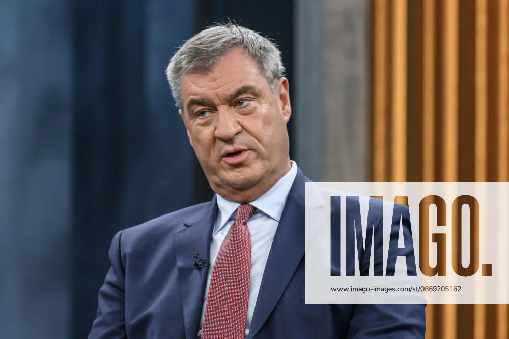 Im Bild v.l.: Markus Söder, Ministerpräsident Bayern, CSU, GER, Berlin, Studio, zu Gast bei - Caren Miosga, Polittalk, TV, Format, Das Erste, aus Berlin Adlershof - am Studio 20, Thema: Wie kommt die Regierung aus der Krise, Herr Söder? 11.10.2026,