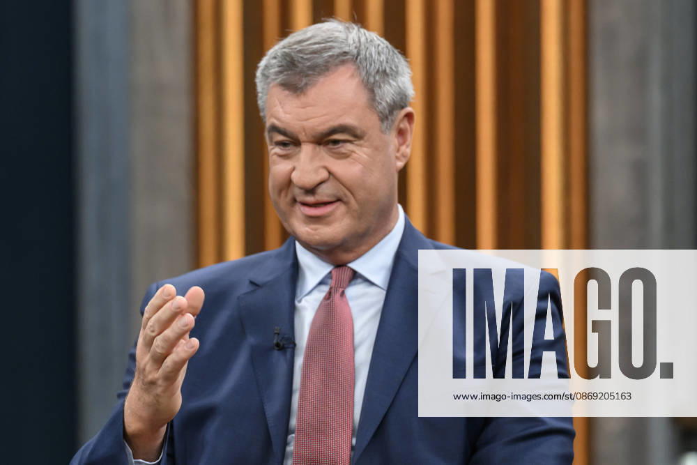 Im Bild v.l.: Markus Söder, Ministerpräsident Bayern, CSU, GER, Berlin, Studio, zu Gast bei - Caren Miosga, Polittalk, TV, Format, Das Erste, aus Berlin Adlershof - am Studio 20, Thema: Wie kommt die Regierung aus der Krise, Herr Söder? 11.10.2026,