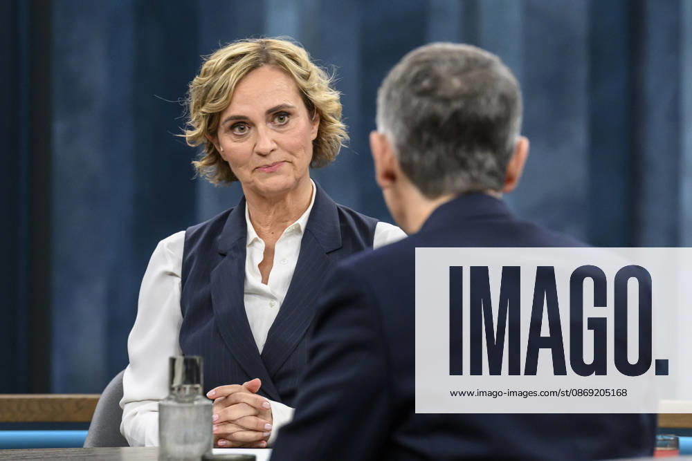 Im Bild v.l.: Caren Miosga, GER, Berlin, Studio, zu Gast bei - Caren Miosga, Polittalk, TV, Format, Das Erste, aus Berlin Adlershof - am Studio 20, Thema: Wie kommt die Regierung aus der Krise, Herr Söder? 11.10.2026,