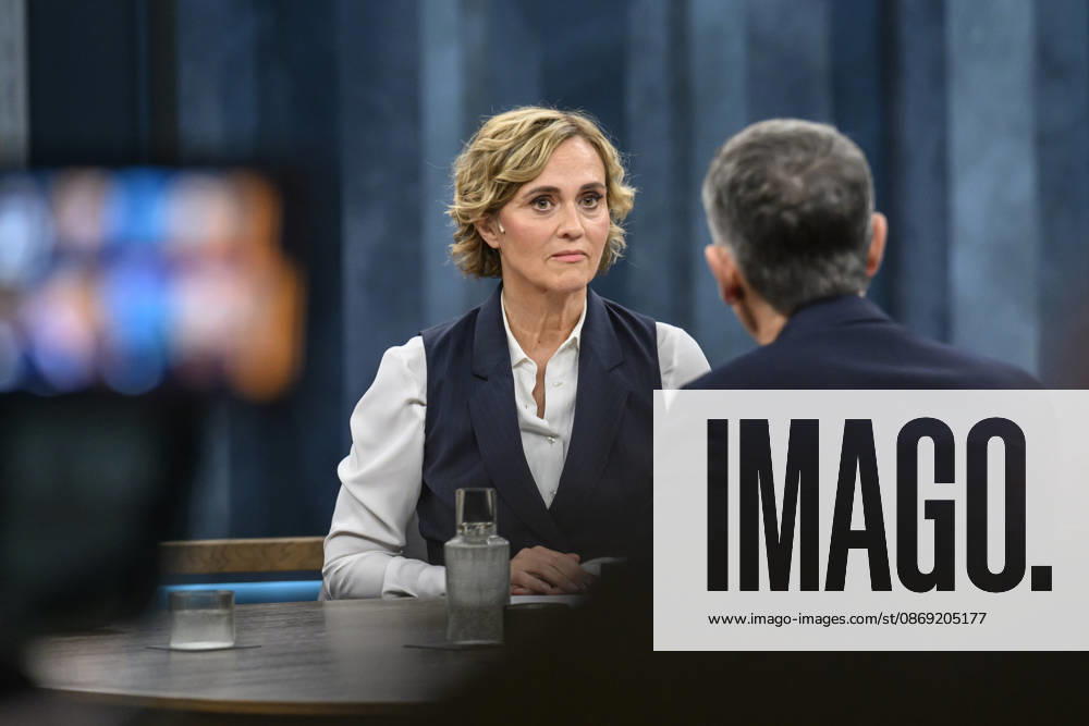 Im Bild v.l.: Caren Miosga, GER, Berlin, Studio, zu Gast bei - Caren Miosga, Polittalk, TV, Format, Das Erste, aus Berlin Adlershof - am Studio 20, Thema: Wie kommt die Regierung aus der Krise, Herr Söder? 11.10.2026,