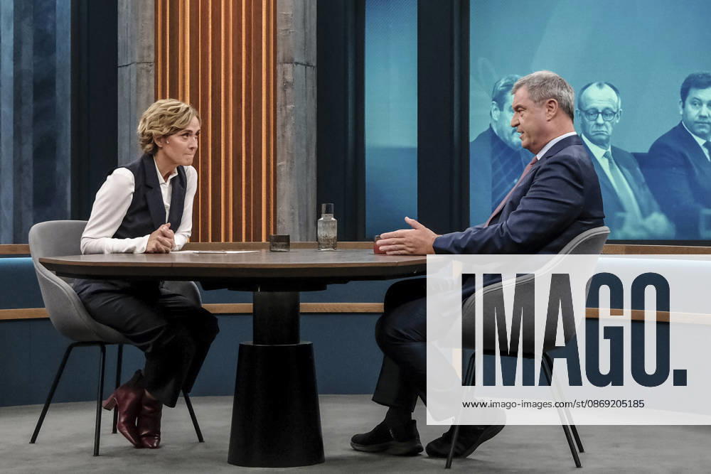 Im Bild v.l.: Caren Miosga, Markus Söder, Ministerpräsident Bayern, CSU, GER, Berlin, Studio, zu Gast bei - Caren Miosga, Polittalk, TV, Format, Das Erste, aus Berlin Adlershof - am Studio 20, Thema: Wie kommt die Regierung aus der Krise, Herr Söder? 11.10.2026,