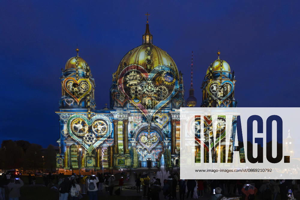Festival of Lights , Lichterfest in der Innenstadt, Berlin, 10.10.2026 Berliner Dom, 22. BERLIN FESTIVAL OF LIGHTS, Motto: Colours of Love, Lichtinstallationen, 11.10.2026, Berlin, Deutschland < english> Berlin Cathedral, 22nd Berlin Festival of Lights, theme: Colours of Love, light installations, October 11, 2026, Berlin, Germany Berlin Innenstadt Berlin Deutschland, Germany