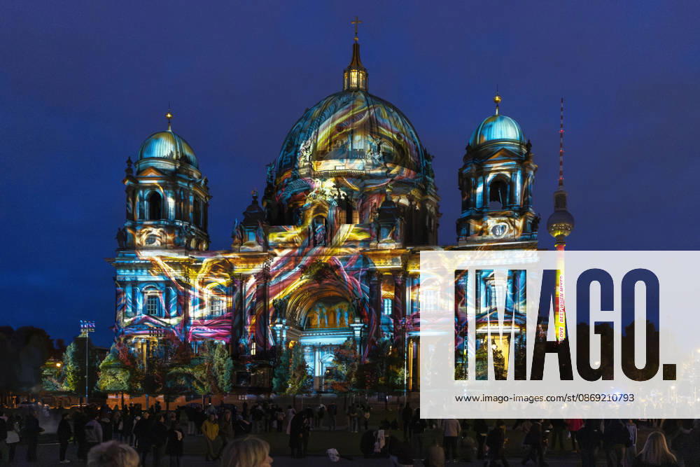 Festival of Lights , Lichterfest in der Innenstadt, Berlin, 10.10.2026 Berliner Dom, 22. BERLIN FESTIVAL OF LIGHTS, Motto: Colours of Love, Lichtinstallationen, 11.10.2026, Berlin, Deutschland < english> Berlin Cathedral, 22nd Berlin Festival of Lights, theme: Colours of Love, light installations, October 11, 2026, Berlin, Germany Berlin Innenstadt Berlin Deutschland, Germany