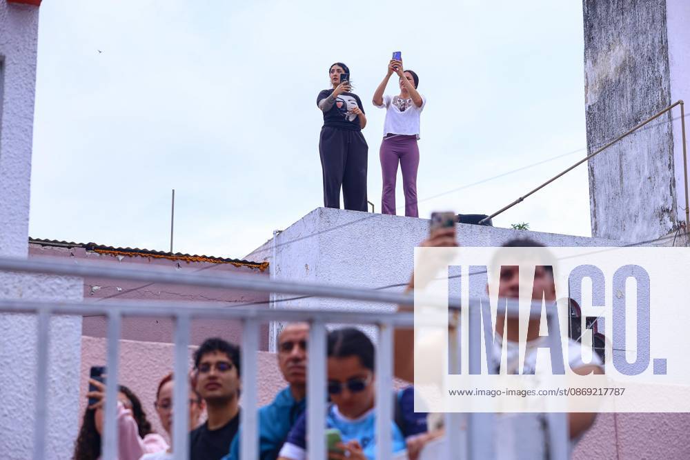 TO-45427- GUADALAJARA 11-10-2026. . La exigencia de agua limpia deriv& xf3; en momentos de tensi& xf3;n y violencia durante la marcha realizada este domingo en Guadalajara. Ciudadanos se movilizaron para denunciar la mala calidad del suministro en la Zona Metropolitana y exigir respuestas a las autoridades. La protesta, que lleg& xf3; a las inmediaciones de Casa Jalisco, registr& xf3; enfrentamientos entre manifestantes y polic& xed;as, as& xed; como reportes de detenciones, en una jornada que evidenci& xf3; el descontento social ante la problem& xe1;tica del agua..Guadalajara. Clasos.com.mx - ZUMAcs4_ 20261011_faa_cs4_052