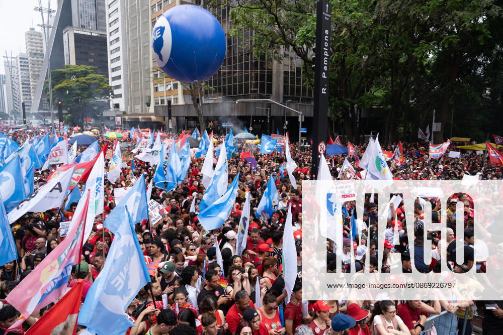 So£o Paulo, Brazil. 11 Oct 2026. The president of Brazil, Luiz Ino¡cio Lula da Silva (PT), takes part in a rally with supporters in So£o Paulo, Brazil, on October 11, 2026. Sao Paulo Brasil - ZUMAl146 20261011_aaf_l146_005