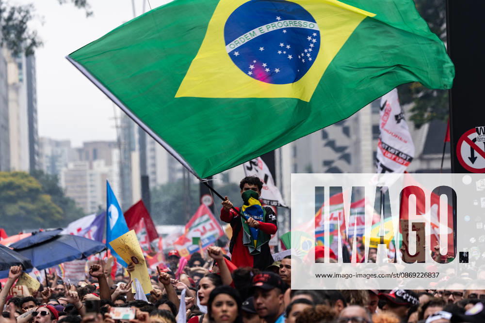 So£o Paulo, Brazil. 11 Oct 2026. The president of Brazil, Luiz Ino¡cio Lula da Silva (PT), takes part in a rally with supporters in So£o Paulo, Brazil, on October 11, 2026. Sao Paulo Brasil - ZUMAl146 20261011_aaf_l146_014