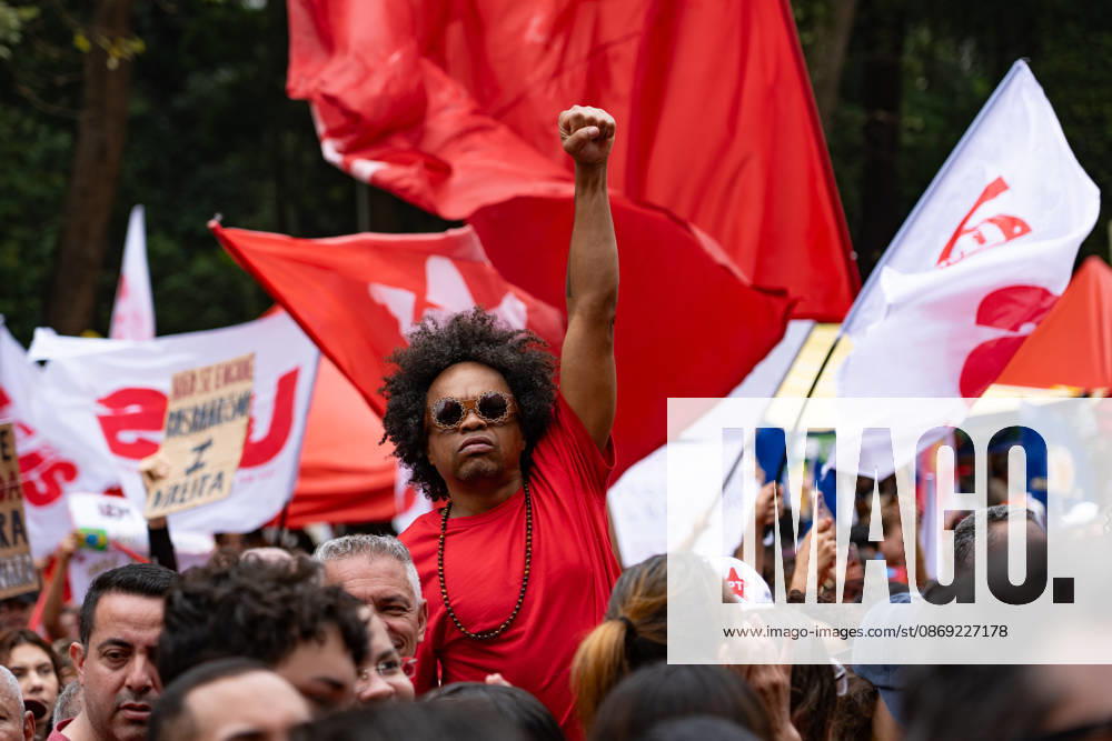 So£o Paulo, Brazil. 11 Oct 2026. The president of Brazil, Luiz Ino¡cio Lula da Silva (PT), takes part in a rally with supporters in So£o Paulo, Brazil, on October 11, 2026. Sao Paulo Brasil - ZUMAl146 20261011_aaf_l146_028