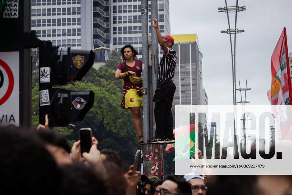 ManifestaoÂßoÂ£o em apoio ao Presidente da RepoÂºblica do Brasil, Lula da Silva, em SoÂ£o Paulo. SoÂ£O Paulo Brazil - ZUMAb296 20261011_zip_b296_011
