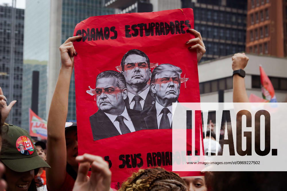ManifestaoÂßo£o em apoio ao Presidente da Repoºblica do Brasil, Lula da Silva, em So£o Paulo. So£O Paulo Brazil - ZUMAb296 20261011_zip_b296_017