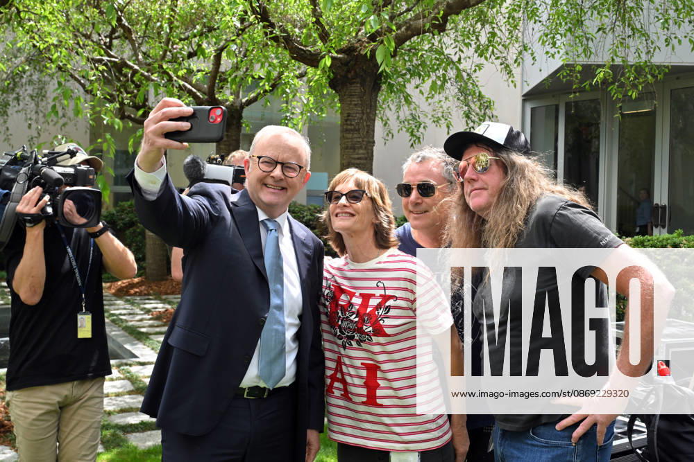 SPIDERBAIT PARLIAMENT HOUSE, Prime Minister Anthony Albanese takes a selfie with members of the rock band Spiderbait at Parliament House in Canberra, Monday, October 12, 2026. ( NO ARCHIVING CANBERRA AUSTRALIAN CAPITAL TERRITORY Australia