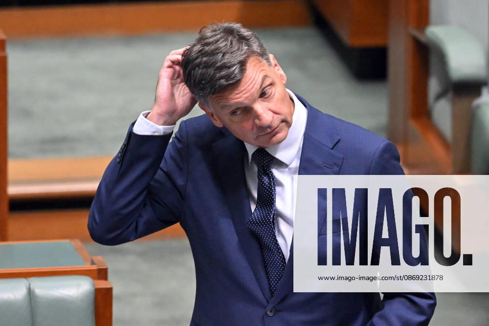 QUESTION TIME, Leader of the Opposition Angus Taylor arrives for Question Time in the House of Representatives at Parliament House in Canberra, Monday, October 12, 2026. ( NO ARCHIVING CANBERRA AUSTRALIAN CAPITAL TERRITORY Australia