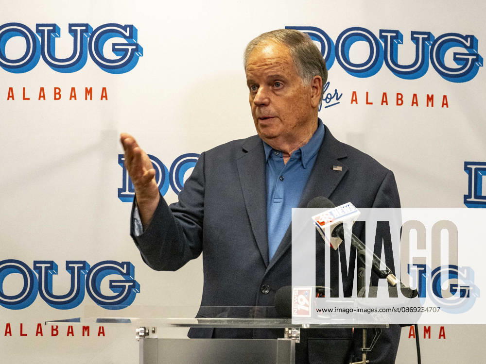 Alabama Democrat gubernatorial candidate and former Senator DOUG JONES holds a press conference before a campaign rally. Huntsville USA - ZUMAd155 20261011_znp_d155_008