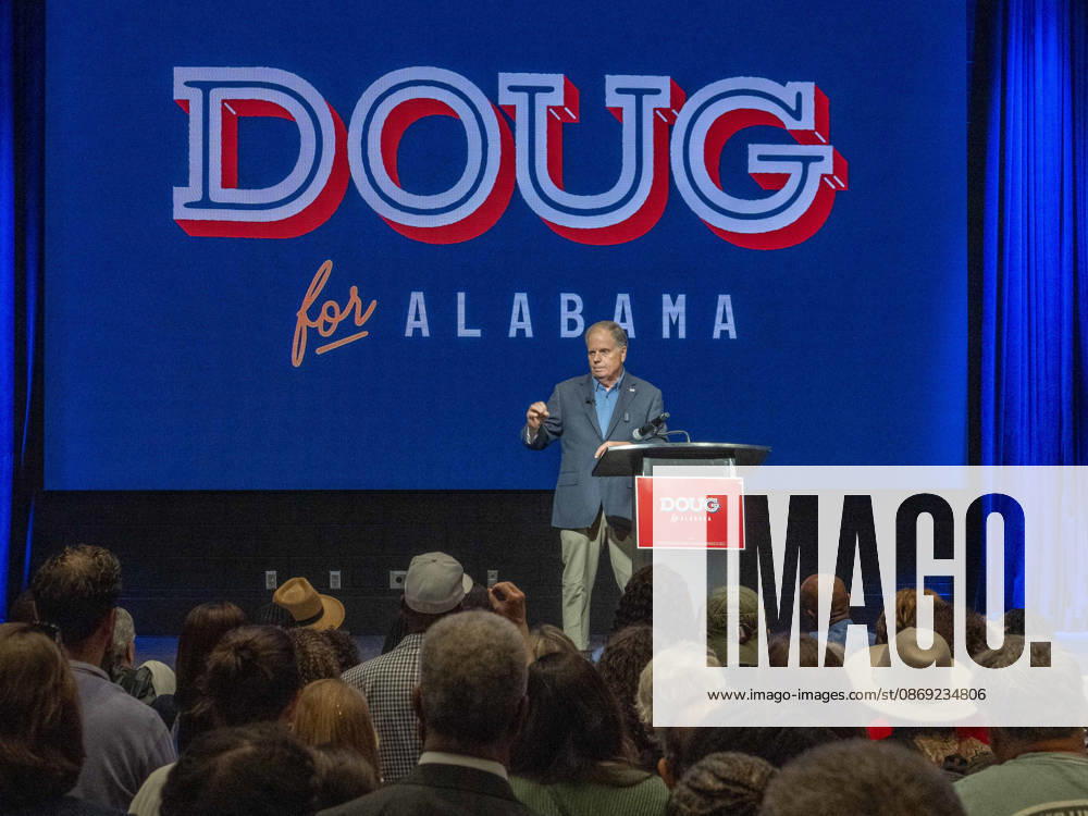 Former Alabama Senator DOUG JONES (D) holds a rally as he seeks to become Alabama s first Democratic governor since 2003. Huntsville USA - ZUMAd155 20261011_znp_d155_038