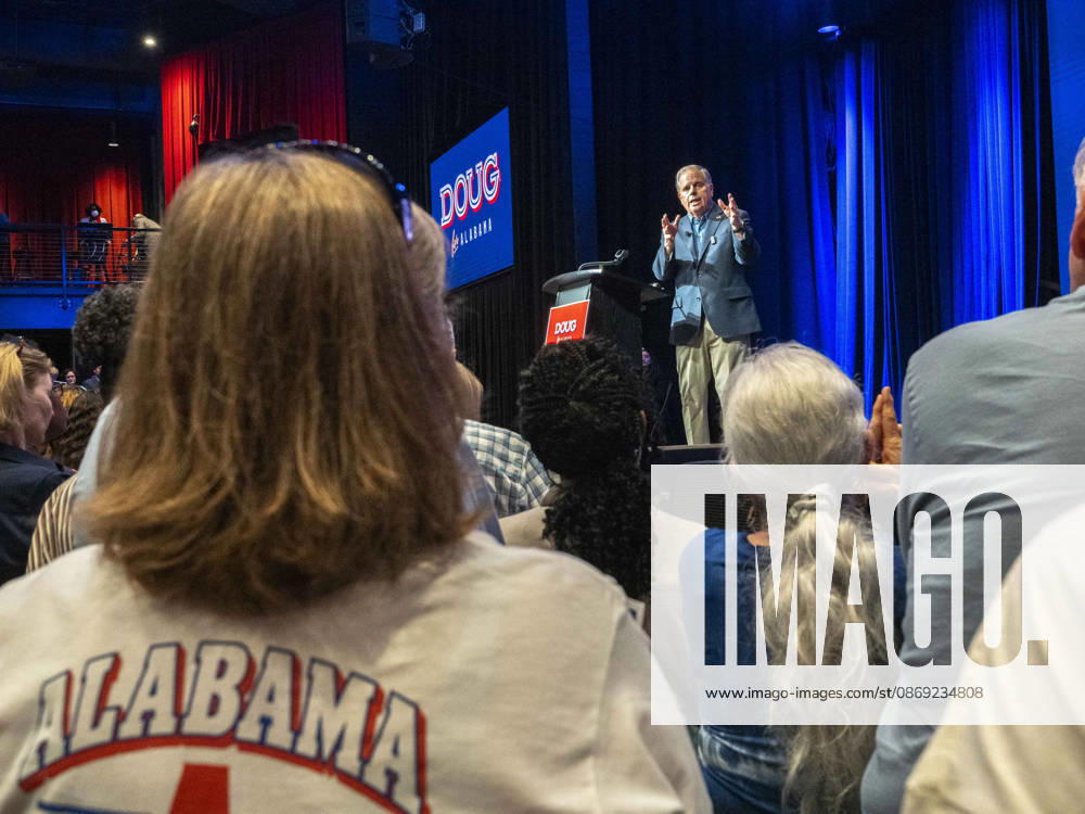 Former Alabama Senator DOUG JONES (D) holds a rally as he seeks to become Alabama s first Democratic governor since 2003. Huntsville USA - ZUMAd155 20261011_znp_d155_040