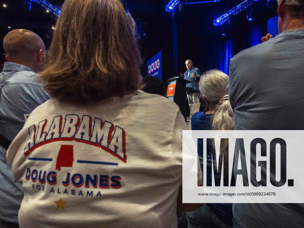 Former Alabama Senator DOUG JONES (D) holds a rally as he seeks to become Alabama s first Democratic governor since 2003. Huntsville USA - ZUMAd155 20261011_znp_d155_039