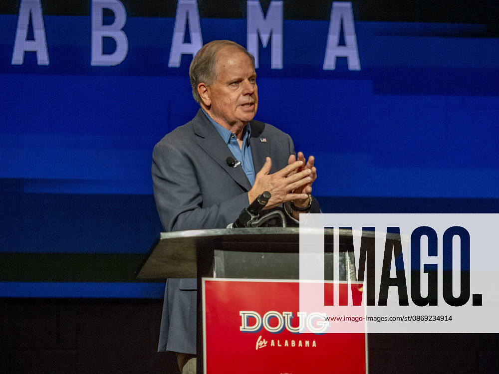 Former Alabama Senator DOUG JONES (D) holds a rally as he seeks to become Alabama s first Democratic governor since 2003. Huntsville USA - ZUMAd155 20261011_znp_d155_044