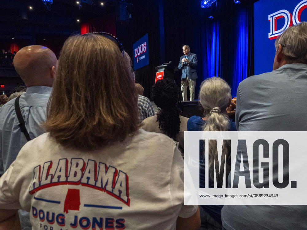 Former Alabama Senator DOUG JONES (D) holds a rally as he seeks to become Alabama s first Democratic governor since 2003. Huntsville USA - ZUMAd155 20261011_znp_d155_046