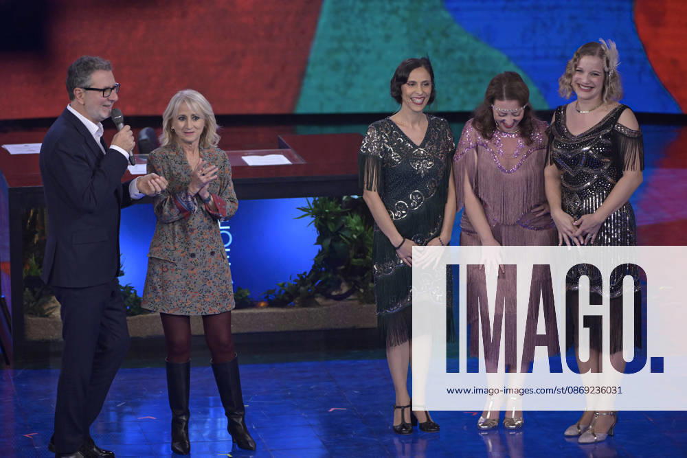 Foto Mario Romano IPP Milano 11 10 2026 Trasmissione televisiva: -Che Tempo Che Fa- nella foto Fabio Fazio, Luciana Littizzetto e le Kali Siters: Elena Caligiuri (mezzosoprano), Stefania Balzano (soprano) ed Elena Fasola (contralto) Italy Photo Press - World Copyright Che Tempo Che Fa