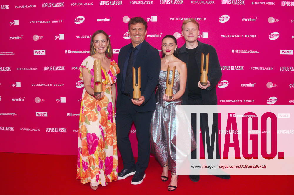 Sarah Willis, Jonas Kaufmann, Esther Abrami und Alexander Malofeev bei der Verleihung des Opus Klassik 2026 im Konzerthaus am Gendarmenmarkt. Berlin