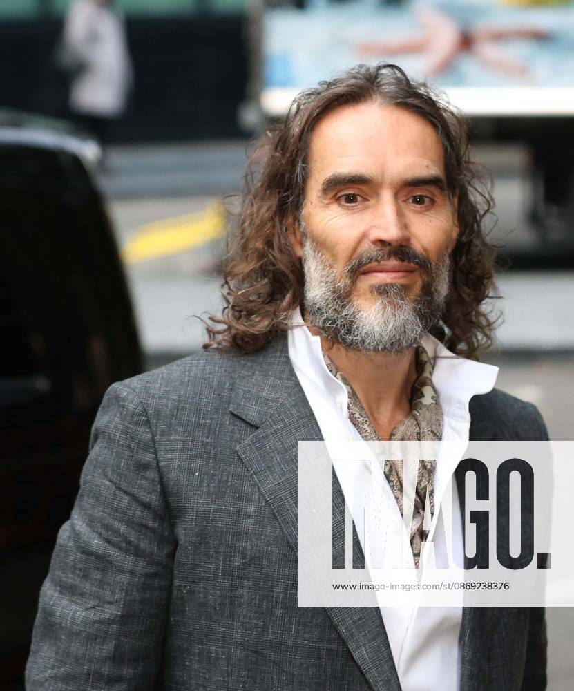 Russell Brand attends preliminary hearing on rape and sexual assault charges LONDON, UNITED KINGDOM - OCTOBER 12: Russell Brand, accompanied by his wife Laura Brand (not seen), arrives at Southwark Crown Court in London, United Kingdom, for a preliminary hearing over rape and sexual assault charges against him, on October 12, 2026. Zeynep Demir Anadolu London United Kingdom. Editorial use only. Please get in touch for any other usage.