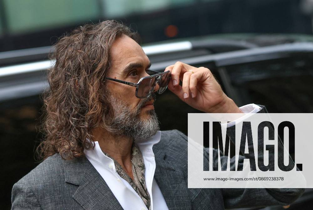 Russell Brand attends preliminary hearing on rape and sexual assault charges LONDON, UNITED KINGDOM - OCTOBER 12: Russell Brand, accompanied by his wife Laura Brand (not seen), arrives at Southwark Crown Court in London, United Kingdom, for a preliminary hearing over rape and sexual assault charges against him, on October 12, 2026. Zeynep Demir Anadolu London United Kingdom. Editorial use only. Please get in touch for any other usage.