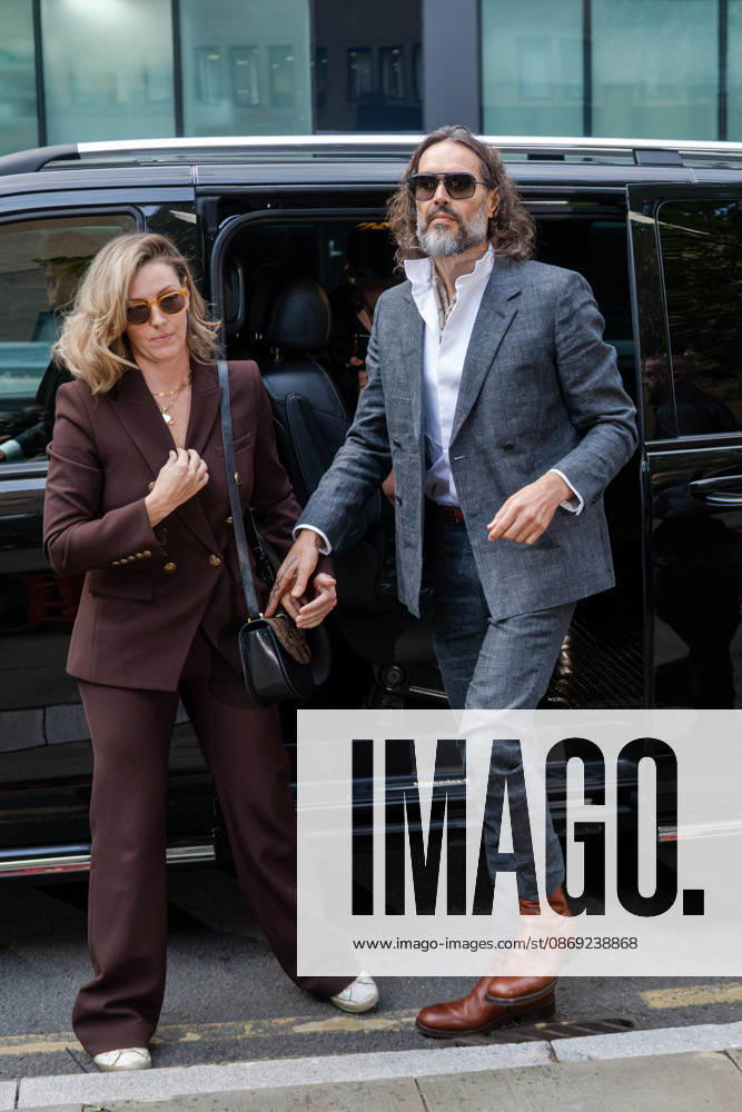 Actor and comedian Russell BRAND arrives at Southwark Crown Court with his wife, Laura, in London, United Kingdom, on October 12, 2026, as his trial begins on charges of rape, sexual assault and indecent assault. BRAND has pleaded not guilty to all charges. London United Kingdom - ZUMAk172 20261012_zip_k172_007