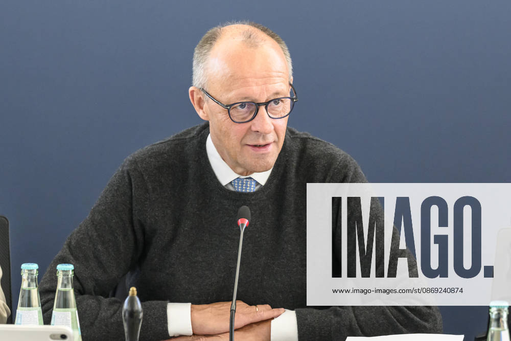 Im Bild v.l.: Friedrich Merz MdB, GER, Berlin, Bildtermin - vor der Bundesvorstandssitzung mit Bundeskanzler Friedrich Merz MdB, 12.10.2026,