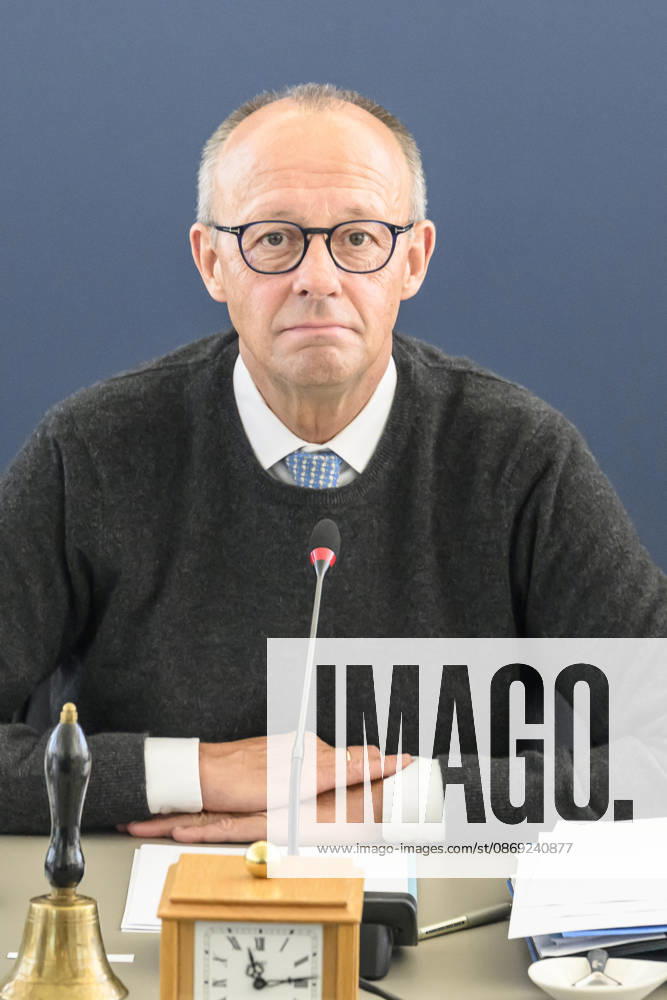 Im Bild v.l.: Friedrich Merz MdB, GER, Berlin, Bildtermin - vor der Bundesvorstandssitzung mit Bundeskanzler Friedrich Merz MdB, 12.10.2026,