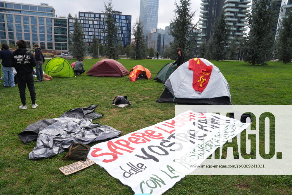 IPA89591497 - Milan, October 12, 2026: Tents at the Biblioteca degli Alberi: University students from the Unione degli Universitari (UDU) are camping out to protest the high cost of living and skyrocketing rents
