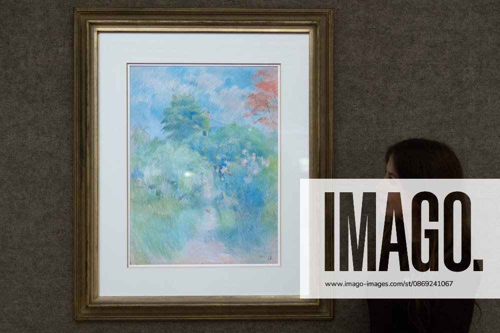 Bonhams 20th 21st Century Art Day Evening Sales Highlights Photocall - Bonhams, London, UK - 12 October, 2026 A staff member views L Allà e du Jardin à Mà zy by Berthe Morisot (est. £120k - £180k) as part of Bonhams 20th 21st Century Art Day Evening Sales which is to go on auction from 15th - 16th October 2026 at Bonhams in London, England, UK on Monday 12 October, 2026., Credit:Justin Ng Avalon UK, England, London, Bonhams