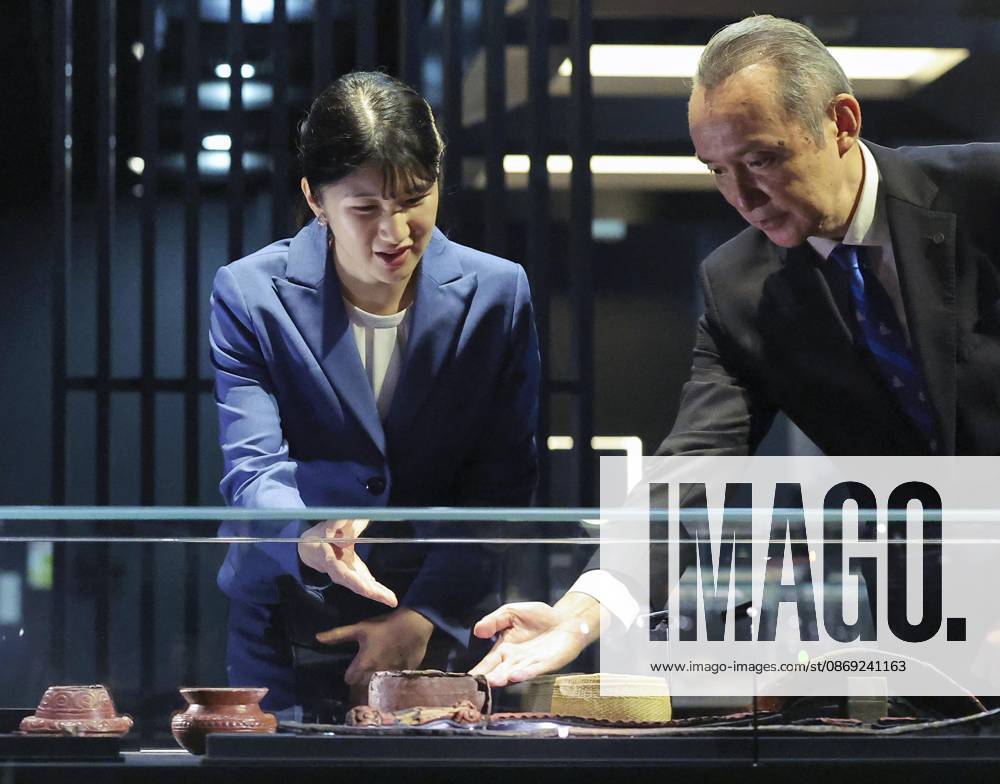 Princess Aiko in Aomori Pref. Japanese Princess Aiko looks at Jomon-era archaeological items during a visit to Korekawa Archaeological Institution in Hachinohe in Aomori Prefecture, northeastern Japan, on Oct. 12, 2026. (Pool photo) A14AA0005630669P