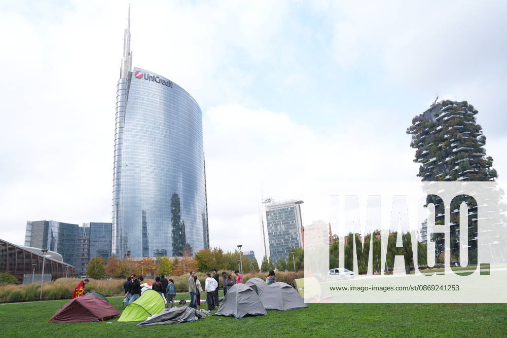 IPA89591430 - Milan, October 12, 2026: Tents at the Biblioteca degli Alberi: University students from the Unione degli Universitari (UDU) are camping out to protest the high cost of living and skyrocketing rents