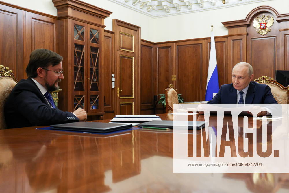RUSSIA, MOSCOW - OCTOBER 12, 2026: Vladimir Putin (R), Russia s President, and Alexei Repik, Delovaya Rossiya Business Russia Chairman, are pictured during a meeting in the Kremlin. Mikhail Metzel Russian Presidential Press and Information Office TASS 99175822