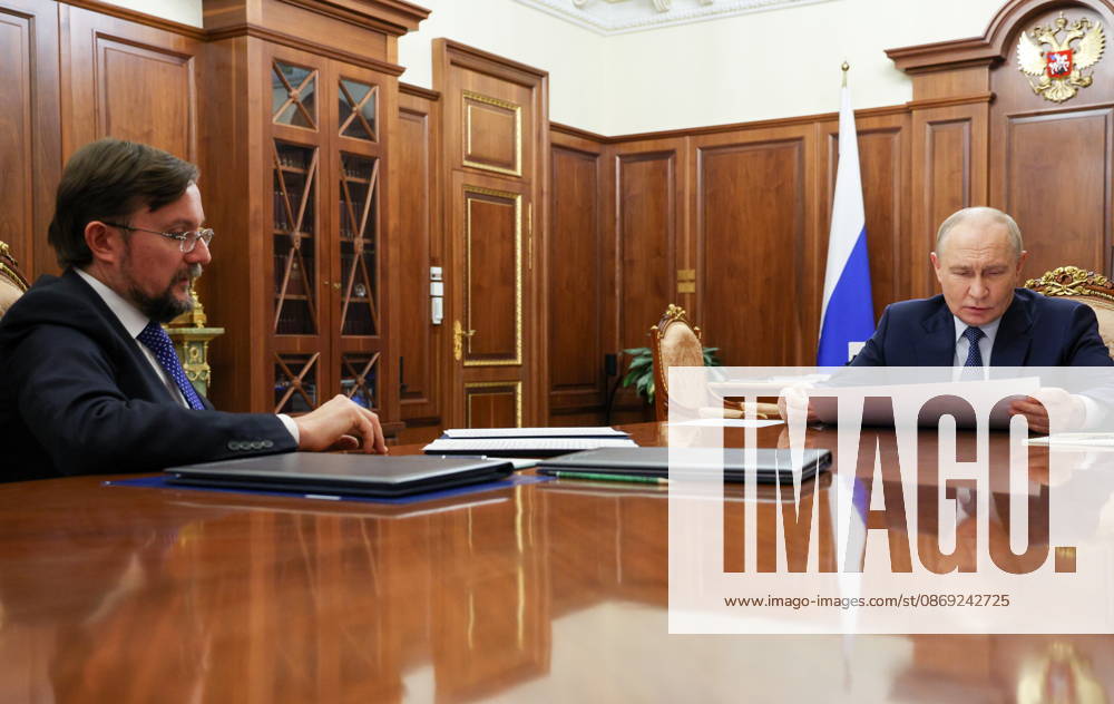 RUSSIA, MOSCOW - OCTOBER 12, 2026: Vladimir Putin (R), Russia s President, and Alexei Repik, Delovaya Rossiya Business Russia Chairman, are pictured during a meeting in the Kremlin. Mikhail Metzel Russian Presidential Press and Information Office TASS 99175818