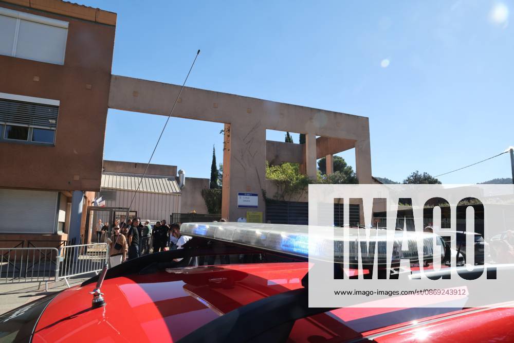 Shooting at Lakanal Middle School PHOTOPQR LA PROVENCE Stephane DUCLET Aubagne 12 10 2026 On Monday morning, the principal of Lakanal Middle School in Aubagne was On Monday morning, the principal of Lakanal Middle School in Aubagne was wounded in the leg after being shot. A 37-year-old teacher was also hit, while the alleged perpetrator, a 14-year-old middle school student, was arrested. Parents are coming to pick up their children. On October 12, 2026, the principal of a middle school in Aubagne, Bouches-du-Rhône, and a teacher were wounded by a shot fired from a hunting rifle by a student who had entered the school armed with a shotgun. Aubagne, Bouches-du-Rhône, France