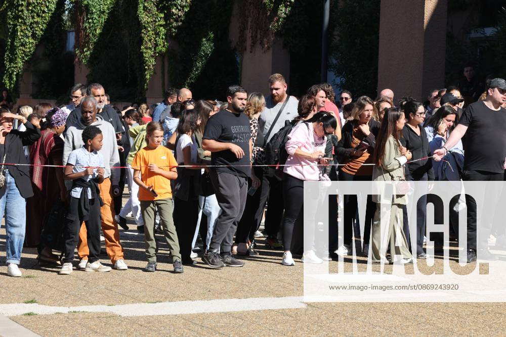 Shooting at Lakanal Middle School PHOTOPQR LA PROVENCE Stephane DUCLET Aubagne 12 10 2026 On Monday morning, the principal of Lakanal Middle School in Aubagne was On Monday morning, the principal of Lakanal Middle School in Aubagne was wounded in the leg after being shot. A 37-year-old teacher was also hit, while the alleged perpetrator, a 14-year-old middle school student, was arrested. Parents are coming to pick up their children. On October 12, 2026, the principal of a middle school in Aubagne, Bouches-du-Rhône, and a teacher were wounded by a shot fired from a hunting rifle by a student who had entered the school armed with a shotgun. Aubagne, Bouches-du-Rhône, France