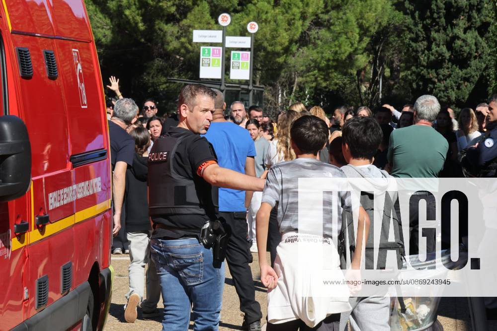 Shooting at Lakanal Middle School PHOTOPQR LA PROVENCE Stephane DUCLET Aubagne 12 10 2026 On Monday morning, the principal of Lakanal Middle School in Aubagne was On Monday morning, the principal of Lakanal Middle School in Aubagne was wounded in the leg after being shot. A 37-year-old teacher was also hit, while the alleged perpetrator, a 14-year-old middle school student, was arrested. Parents are coming to pick up their children. On October 12, 2026, the principal of a middle school in Aubagne, Bouches-du-Rhône, and a teacher were wounded by a shot fired from a hunting rifle by a student who had entered the school armed with a shotgun. Aubagne, Bouches-du-Rhône, France