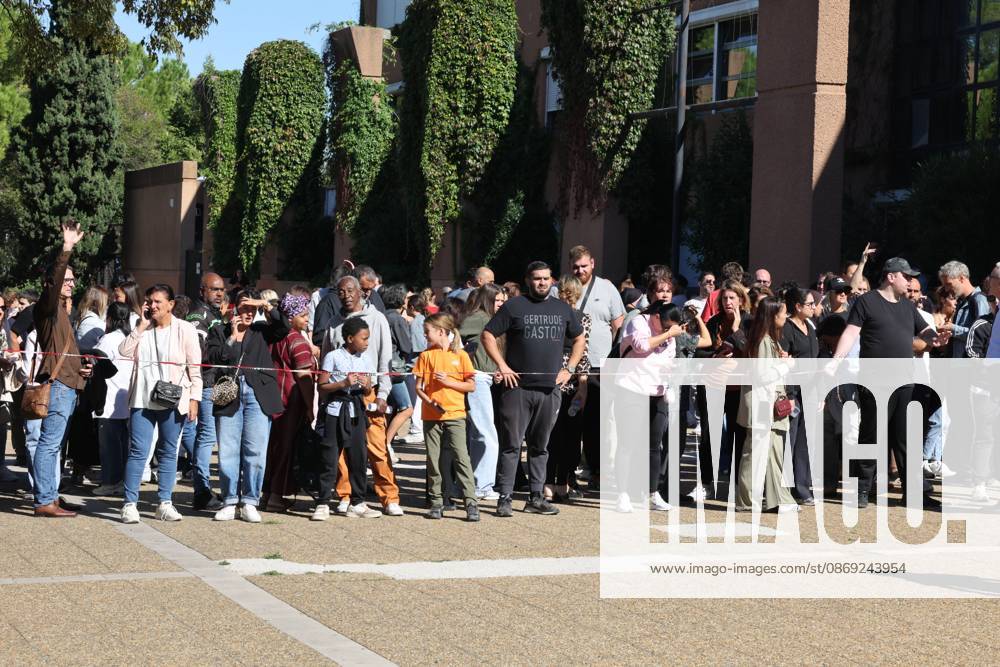 Shooting at Lakanal Middle School PHOTOPQR LA PROVENCE Stephane DUCLET Aubagne 12 10 2026 On Monday morning, the principal of Lakanal Middle School in Aubagne was On Monday morning, the principal of Lakanal Middle School in Aubagne was wounded in the leg after being shot. A 37-year-old teacher was also hit, while the alleged perpetrator, a 14-year-old middle school student, was arrested. Parents are coming to pick up their children. On October 12, 2026, the principal of a middle school in Aubagne, Bouches-du-Rhône, and a teacher were wounded by a shot fired from a hunting rifle by a student who had entered the school armed with a shotgun. Aubagne, Bouches-du-Rhône, France