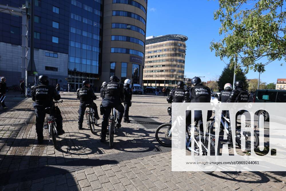 Police pictured during a riot outside the Gare du Midi-Zuid Station, in Brussels on Monday 12 October 2026, as a strike in the public services against the Federal Government s budgetary measures is organised by the trade unions. NICOLASxMAETERLINCK 189546761