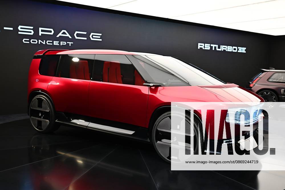 2026 PARIS AUTO SHOW PHOTOPQR OUEST FRANCE Franck Dubray Paris, Oct. 12, 2026 Paris Auto Show, Porte de Versailles, Paris Renault E-Space Booth Photo by Franck Dubray, Oct. 12, 2026 Paris Motor Show, Paris, France