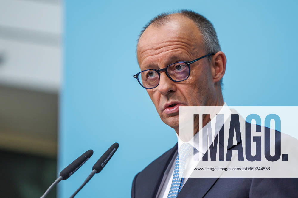 Pressekonferenz mit dem Vorsitzenden der CDU Deutschlands, Bundeskanzler Friedrich Merz und der Generalsekretärin der CDU Deutschlands Franziska Hoppermann Pressekonferenz mit dem Vorsitzenden der CDU Deutschlands, Bundeskanzler Friedrich Merz und der Generalsekretärin der CDU Deutschlands Franziska Hoppermann am 12.10.2026 in Berlin. Berlin Berlin Deutschland CDU-Bundesgeschäftsstelle (Konrad-Adenauer-Haus)